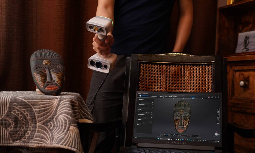 3D skener Shining3D EinScan H2 zaradi treh VCSEL projektorjev omogoča 3D skenrianje v temnih prostorih.